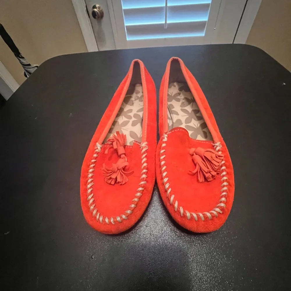 Lands' end size 7.5 orange suede driving shoes loafers with tassels